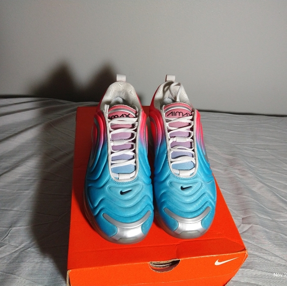 !SOLD!       Nike air max 720 - Picture 3 of 6